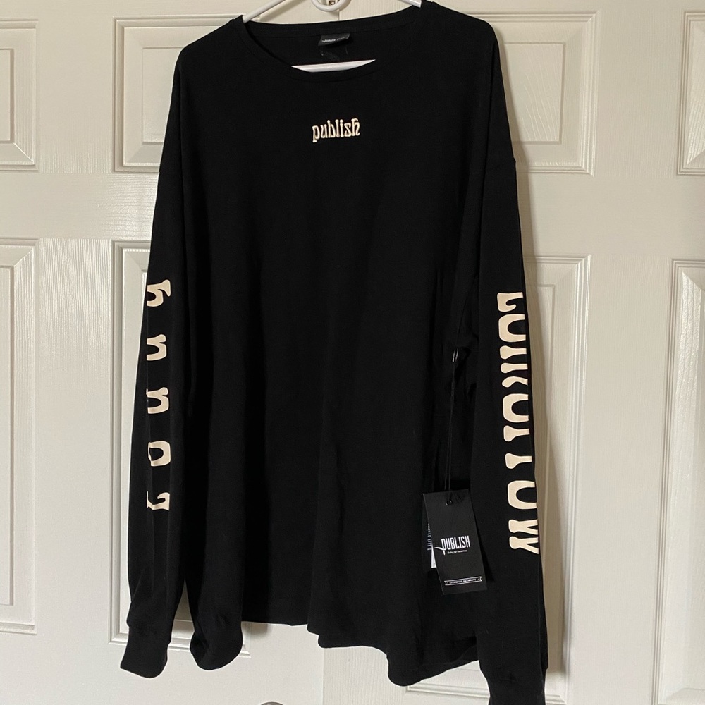 Publish crew neck long sleeve